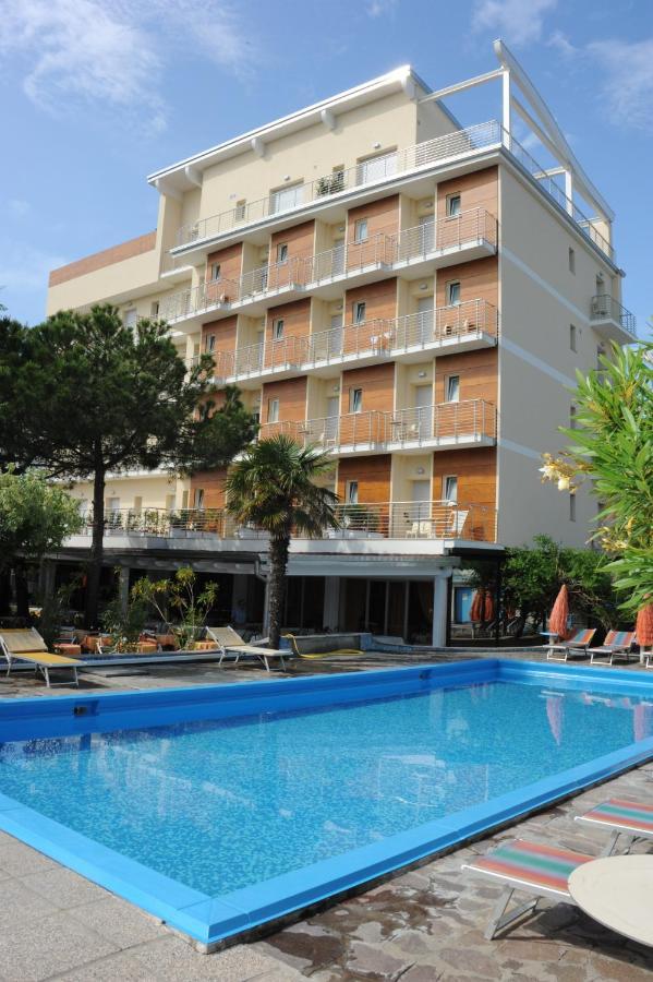 Hotel Franca Мілано-Маріттіма Екстер'єр фото