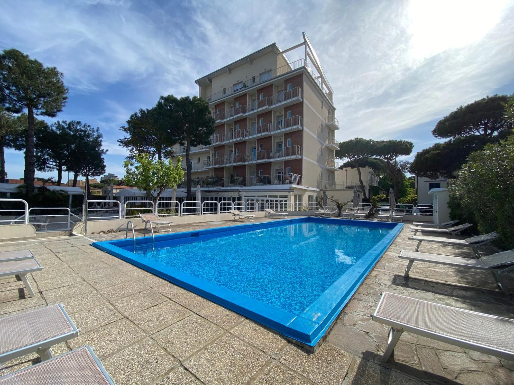 Hotel Franca Мілано-Маріттіма Екстер'єр фото