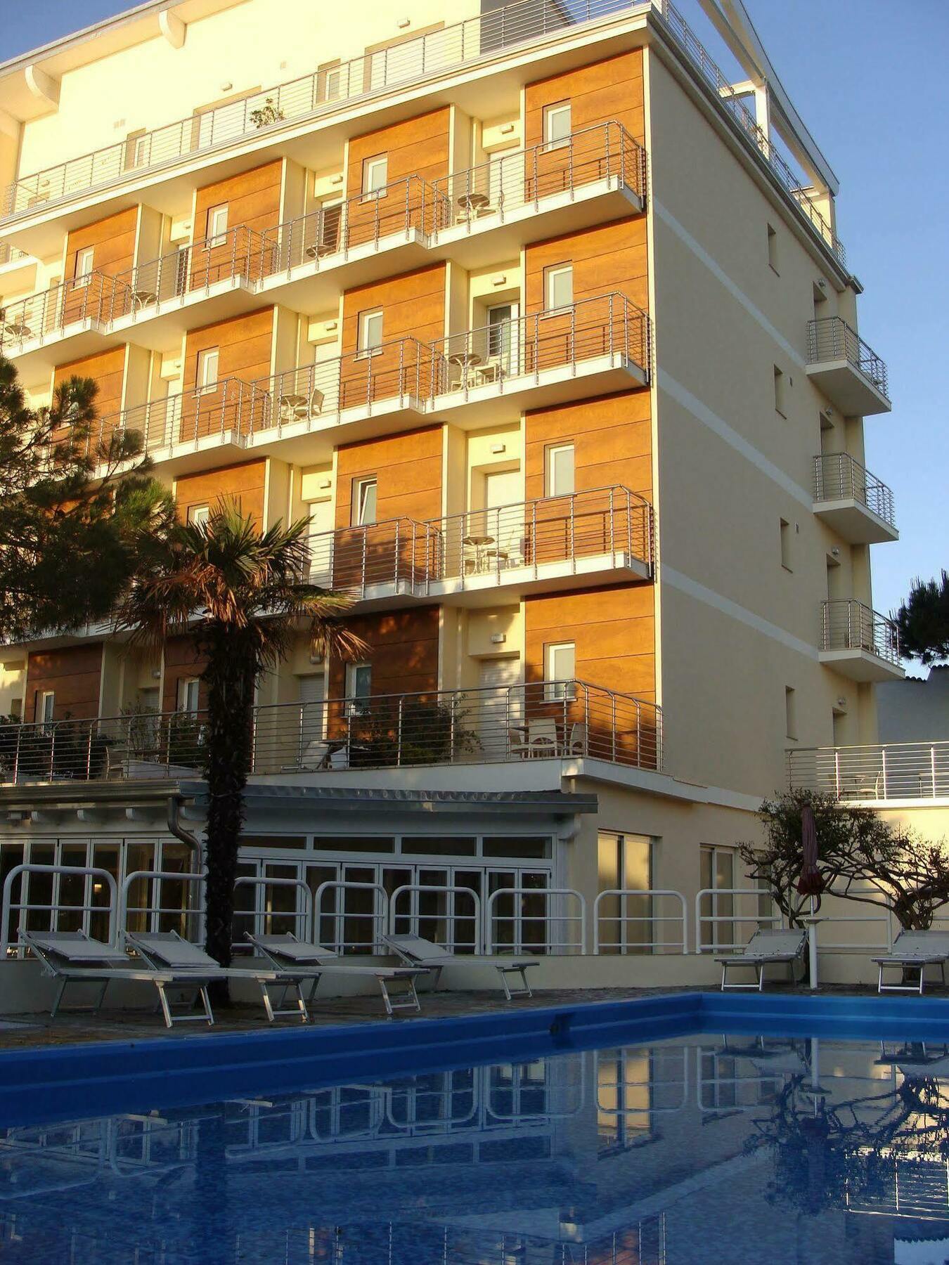 Hotel Franca Мілано-Маріттіма Екстер'єр фото