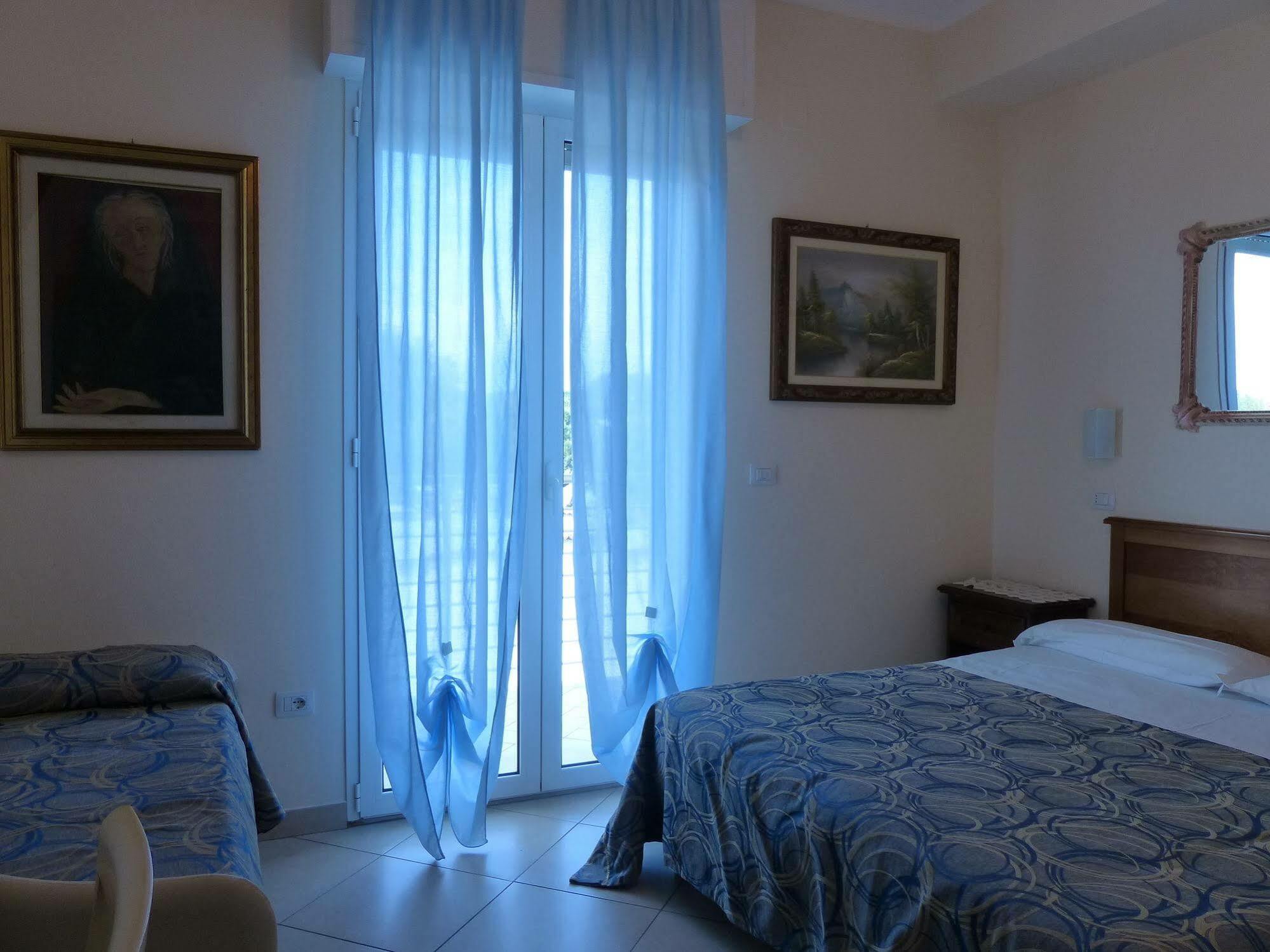 Hotel Franca Мілано-Маріттіма Екстер'єр фото