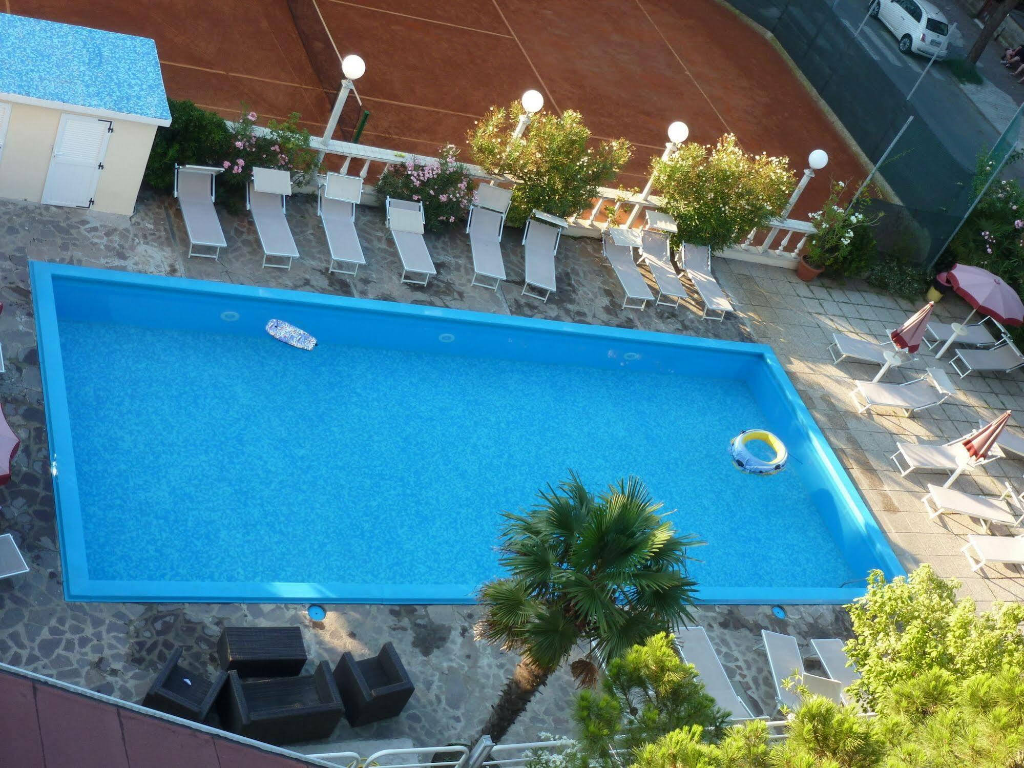 Hotel Franca Мілано-Маріттіма Екстер'єр фото
